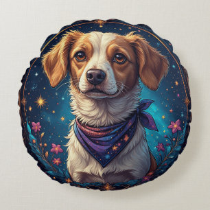 Schattige hond omlijst door kleurrijke bloemen rond kussen