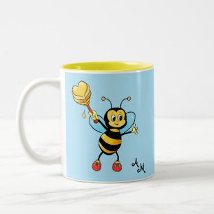 Schattige honingbij met hart en monogram op lichtb tweekleurige koffiemok
