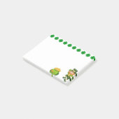 Schattige kabouter, geluks shamrocks & pot met gou post-it® notes (Schuin)