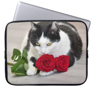 Schattige kat met de rode roos laptop sleeve