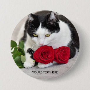 Schattige kat met de rode roos ronde button 7,6 cm