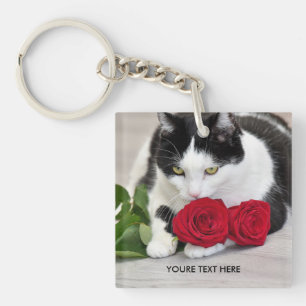 Schattige kat met de rode roos sleutelhanger
