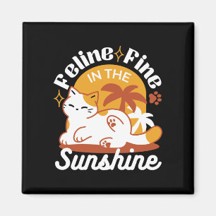 Schattige kat ontspannen in de zon - zomerhuisdier magneet