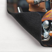 Schattige kat op  motorfiets Muismat (Hoek)