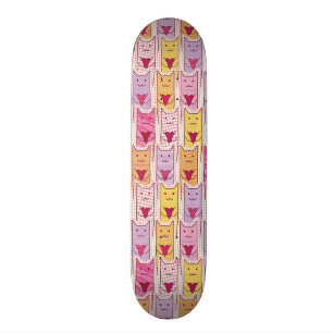 Schattige katten met liefhebbende harten skateboard