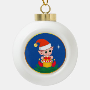 Schattige Kerstelf op blauw Keramische Bal Ornament