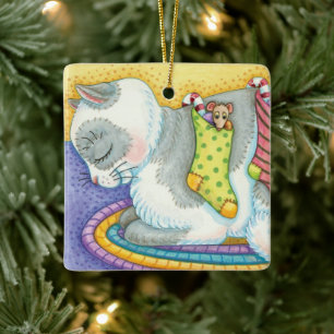 Schattige Kerstkat Slapend met Muizen in Kousen Keramisch Ornament