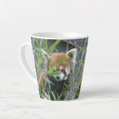 Schattige kijken naar rode Panda Latte Mok (Linkerhoek)