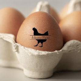 Schattige kippenei vers bloemenBoerderij Rubberstempel