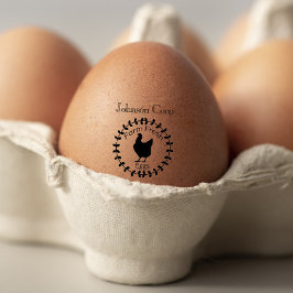 Schattige kippenei vers bloemenBoerderij Rubberstempel