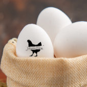 Schattige kippenei vers bloemenBoerderij Rubberstempel