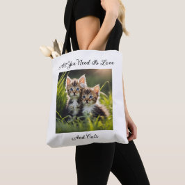 Schattige Kittens in gras Draagtas