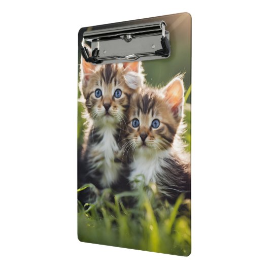 Schattige Kittens in het gras Mini Klembord (Angled2)
