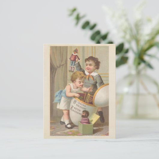 schattige kleine jongens die eicel eten feestdagenkaart (Staand voorkant)