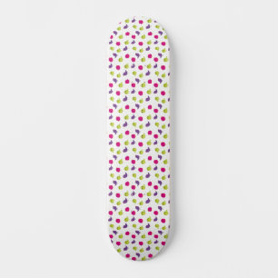 Schattige kleurrijke vogels skateboard