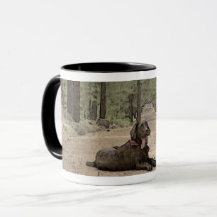 Schattige labrador Retriever puppy op wandelpad Mok