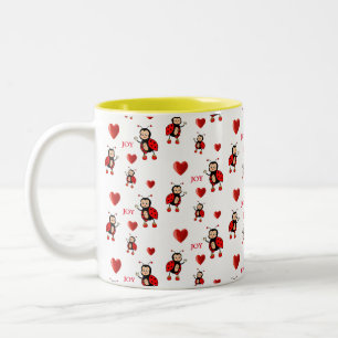 Schattige lieveheersbeestjes, harten en vrolijke t tweekleurige koffiemok