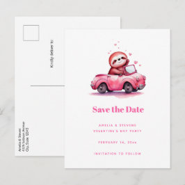 Schattige luiaard in een roze cabrio aankondigingskaart