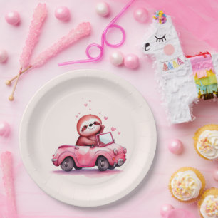 Schattige luiaard rijdt in een roze cabrio papieren bordje