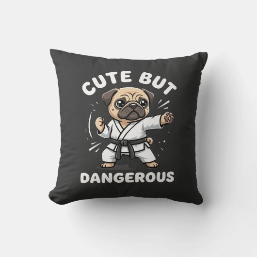 Schattige Maar Gevaarlijke Pug Hond Karate Kussen (Voorkant)