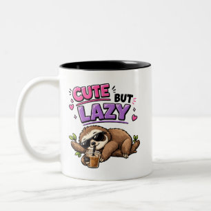 Schattige maar luie luiaard met ijskoude koffie tweekleurige koffiemok