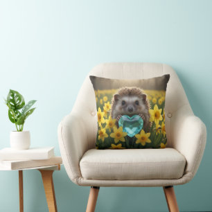 Schattige maart egel met aquamarijn hart kussen