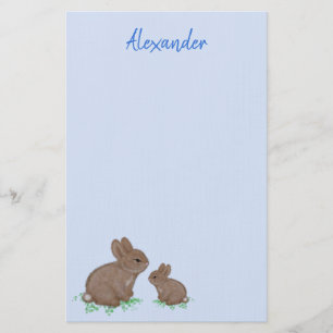 Schattige mama en baby konijn in klaverblauw briefpapier