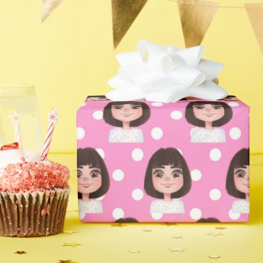 Schattige meisje op Stippen Cadeaupapier (Verjaardagsfeest)