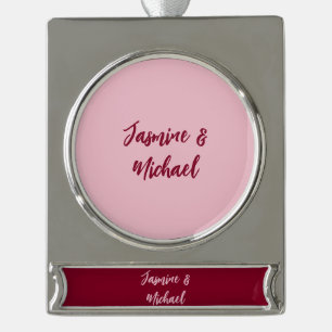 Schattige Minimalistische Bordeaux Rood Calligrafi Verzilverd Banner Ornament