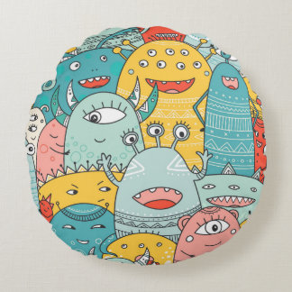 schattige monsters menigten naadloos patroon in bo rond kussen