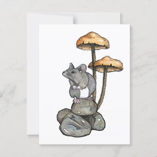 Schattige muis staand op rotsen, met paddenstoelen briefkaart