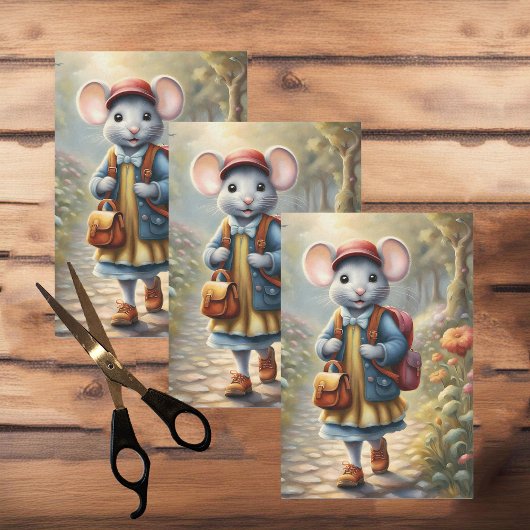 Schattige muismeisje op weg naar school tissuepapier