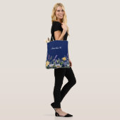 Schattige Navy Blue Boho Wildflower Design Draagtas (Op model)