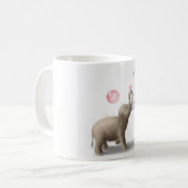 schattige olifant blaast roze bellen op koffiemok (Voorkant links)