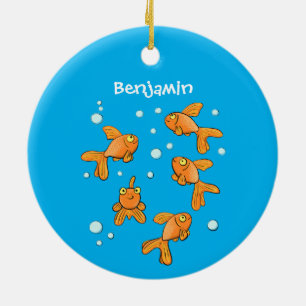 Schattige oranje goudvis op blauwe cartoon illustr keramisch ornament