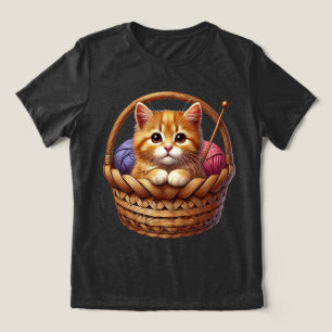 Schattige Oranje kitten in mand met garen Tri-Blend Shirt