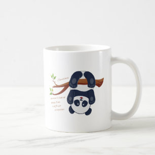 schattige panda die ondersteboven hangt koffiemok