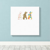 Schattige Pasen Konijnen Luipaard Konijn en Bloem  Canvas Afdruk (Insitu (Houten vloer))