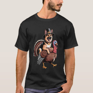 Schattige pelgrim Duitse herder die op kalkoen rij T-shirt