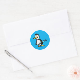 Schattige Pinguïn met een Blauwe Vis Ronde Sticker