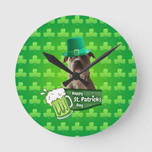 Schattige Pit Bull Dog Pet St. Patrick's Day w Clo Ronde Klok (Voorkant)