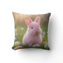 Schattige pluizige roze konijn en paaseieren