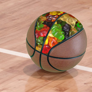 schattige regenboogregenboogkleurige snoep beer basketbal