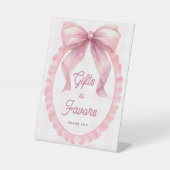 Schattige Roze Bow Coquette 1e Verjaardag Reclamebord Met Voetstuk (Voorkant)