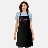 Schattige  Roze & Zwart Monogram Script Schort (Gedragen)