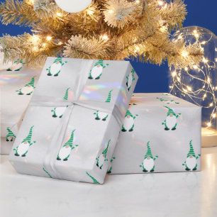 Schattige Santa Gnome Green Pattern Sparkly White  Cadeaupapier