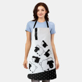 Schattige schaap op zwart en wit schort (Gedragen)