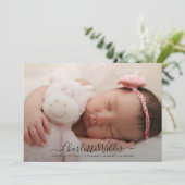 Schattige scriptnaam Foto Geboorte Aankondiging (Staand voorkant)