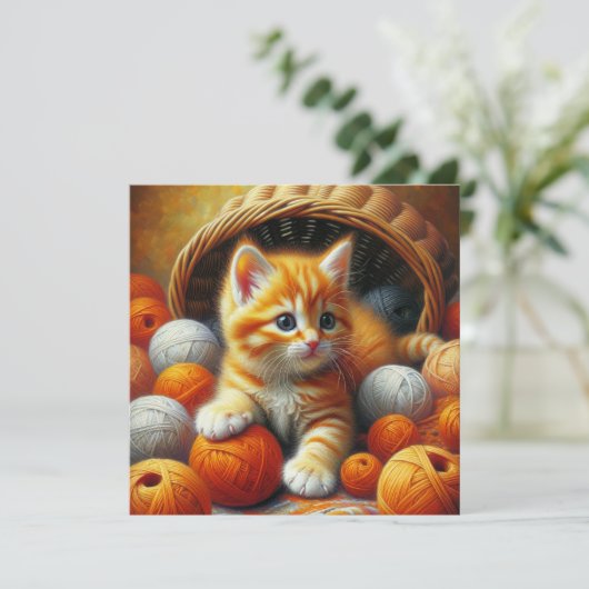 Schattige Sinaasappel en witte kitten spelen in ga (Staand voorkant)