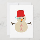 Schattige Sneeuwman van Zand met Emmer als Hoed Feestdagenkaart (Voorkant)